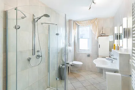 Bad mit Joop Halbrunddusche