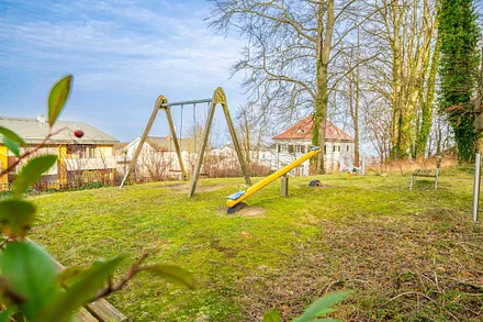 Spielplatz auf dem Grundstück für unsere kleinen Gäste
