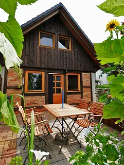 Vorderansicht mit Terrasse