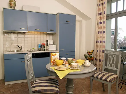 im Wohnbereich integrierte Küchenzeile