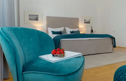 Schlafzimmer mit Doppelbett