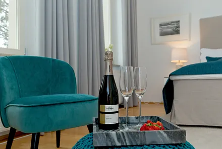 Schlafzimmer mit Doppelbett