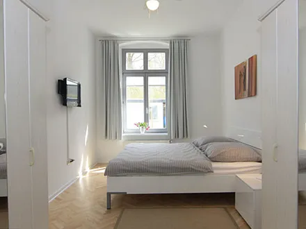 Schlafzimmer mit Doppelbett