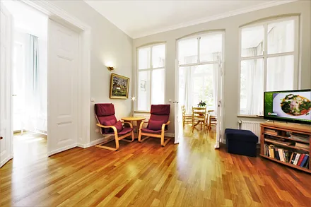 Wohnzimmer mit Zugang zur Loggia/Veranda mit teilw. Ostseeblick