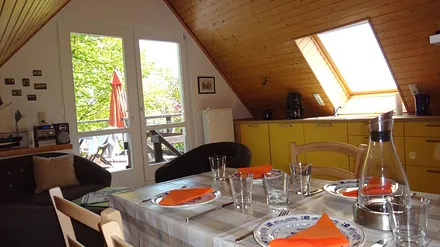 Wohnbereich mit Esstisch