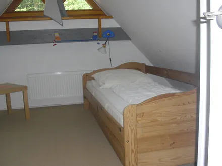 Kinderschlafzimmer mit 2. Bett zum Herausziehen