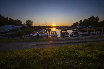 Sonnenuntergang am Hafen