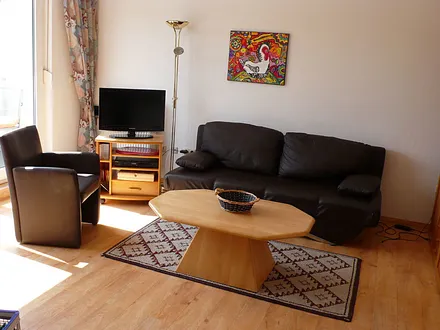 Mit Kabelfernsehen, Bücher, DVD und Spielzeug für kleine Kinder kann der Abend nach einen sonnigen Tag ausklingen