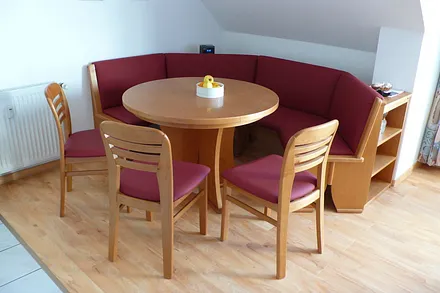 In der bequemen Essecke findet jeder seinen Lieblingsplatz