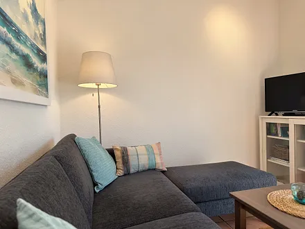 LESEN, FERNSEHEN UND ENTSPANNEN