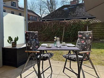 KAFFEEKRÄNZCHEN IM GRÜNEN