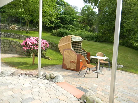 Eine der 3 Terrassen der großen Ferienwohnung