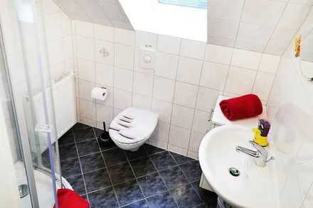 Dusche mit WC im Obergeschoß
