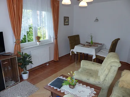 Wohnzimmer mit Essbereich