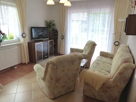 Wohnzimmer mit Essbereich 