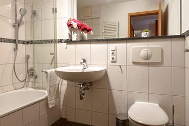 Badezimmer mit Badewanne