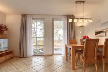 Wohnzimmer mit Essbereich