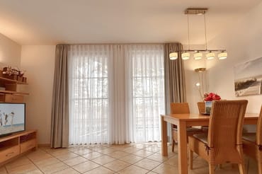 Wohnzimmer mit Essbereich