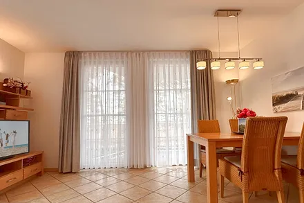 Wohnzimmer mit Essbereich