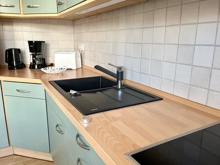 Küche mit Geschirrspüler