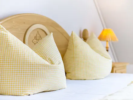 Ferienhaus Residenz zu den 3 Tannen Zingst - Schlafzimmer mit Doppelbett