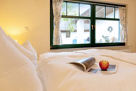 Schlafzimmer mit Doppelbett