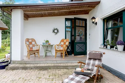 Eingang mit Terrasse