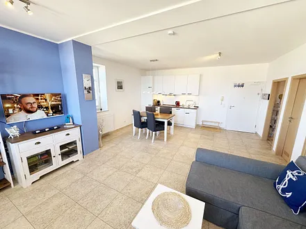 Wohn-/Essbereich mit Küchenzeile