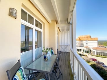bestuhlter Balkon