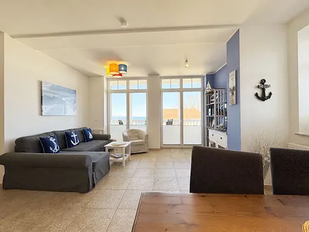 Blick auf den gemütlichen Wohnbereich