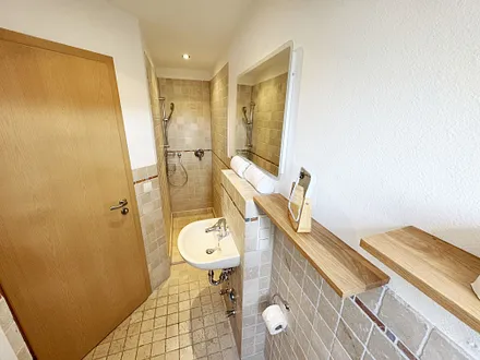 Badezimmer mit Dusche