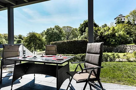 Sonniger Südbalkon mit schöner Aussicht