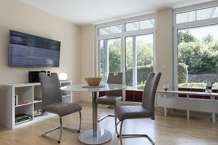 Wohnzimmer mit Esstisch