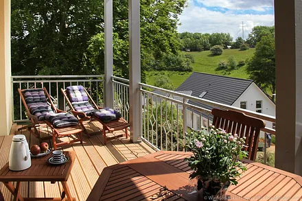 Balkon mit Balkonmöbel