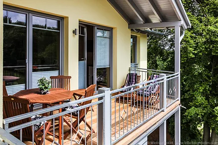 Balkon mit Balkonmöbel