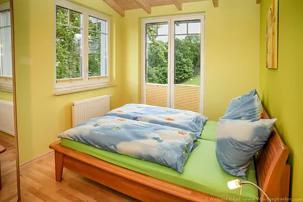 Schlafzimmer 1 mit Doppelbett