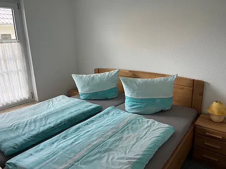 Schlafzimmer 1