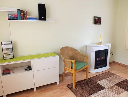 Wohnbereich mit TV (links)