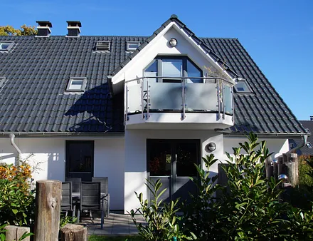 Die Aussenansicht mit Südwestterrasse