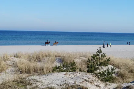 der breite feinsandige Strand