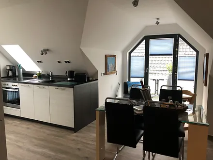 Die Küchenzeile mit Sitzgruppe