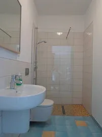 Bad mit Dusche 