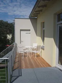 Balkon mit Sitzgruppe im Obergeschoss