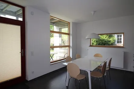 Essplatz/Küche mit Blick auf die Terrasse