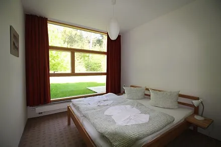Schlafzimmer 1 mit Doppelbett