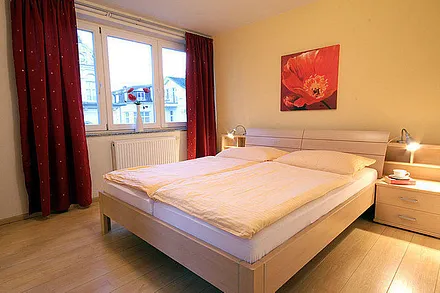 Schlafzimmer 1