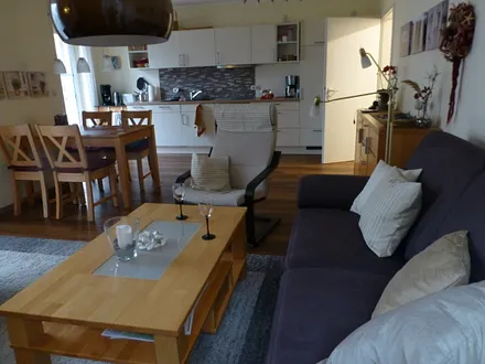 Blick vom Wohnbereich zur Küche