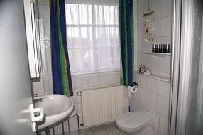 Badezimmer mit Dusche