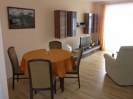 Essecke im Wohnzimmer.