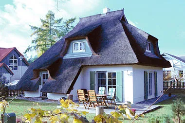 Ansicht des Reethauses in der Dünenresidenz im Ostseebad Karlshagen auf der Insel Usedom